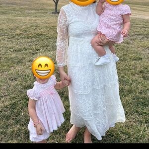 White dress size M chic embroiderd